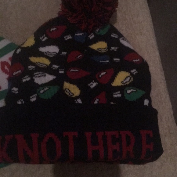 Kids Winter Hats (Qty. 2)/6 pairs of socks - Picture 4 of 8